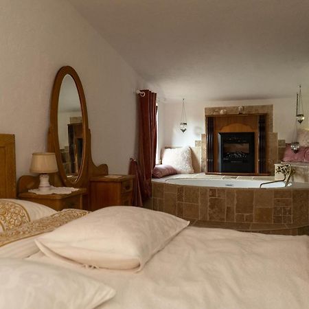 Casa Poveste Pensiunea-Muzeu Кимпулунг-Молдовенеск Екстер'єр фото