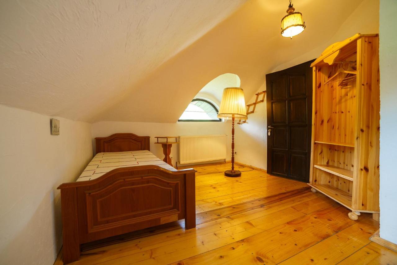Casa Poveste Pensiunea-Muzeu Кимпулунг-Молдовенеск Екстер'єр фото