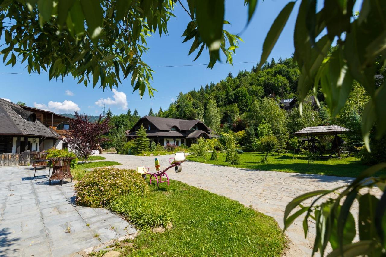 Casa Poveste Pensiunea-Muzeu Кимпулунг-Молдовенеск Екстер'єр фото