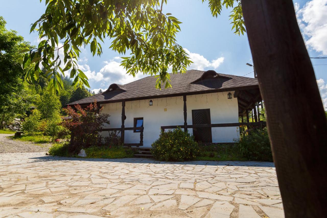 Casa Poveste Pensiunea-Muzeu Кимпулунг-Молдовенеск Екстер'єр фото