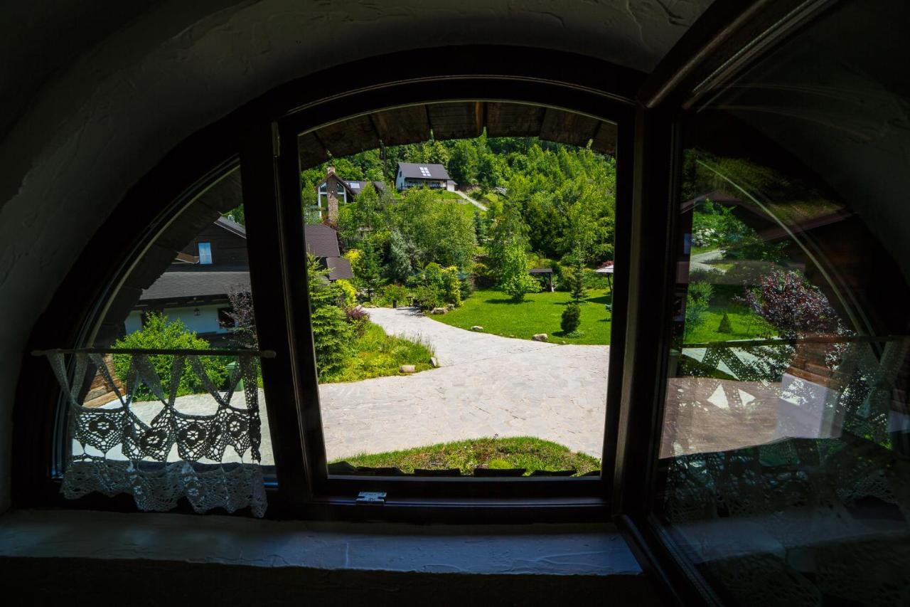Casa Poveste Pensiunea-Muzeu Кимпулунг-Молдовенеск Екстер'єр фото