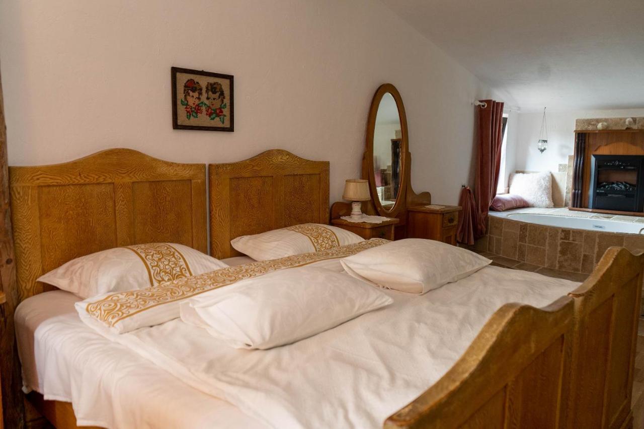 Casa Poveste Pensiunea-Muzeu Кимпулунг-Молдовенеск Екстер'єр фото