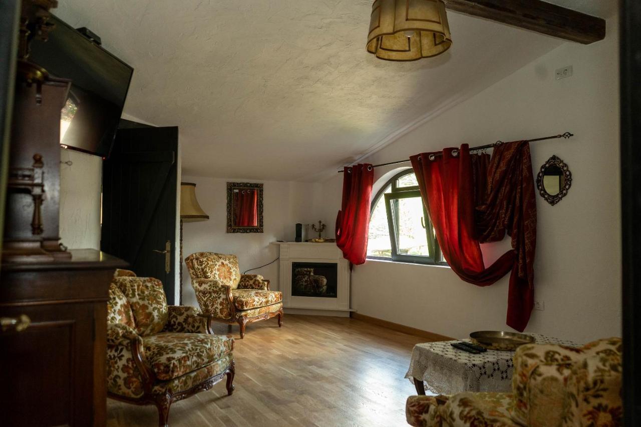 Casa Poveste Pensiunea-Muzeu Кимпулунг-Молдовенеск Екстер'єр фото