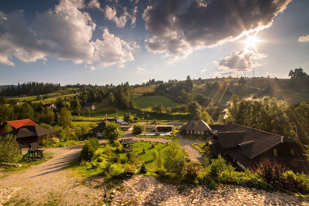 Casa Poveste Pensiunea-Muzeu Кимпулунг-Молдовенеск Екстер'єр фото