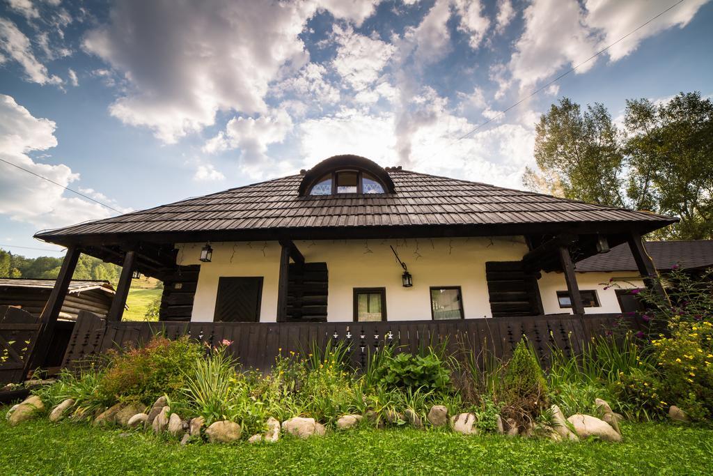 Casa Poveste Pensiunea-Muzeu Кимпулунг-Молдовенеск Екстер'єр фото