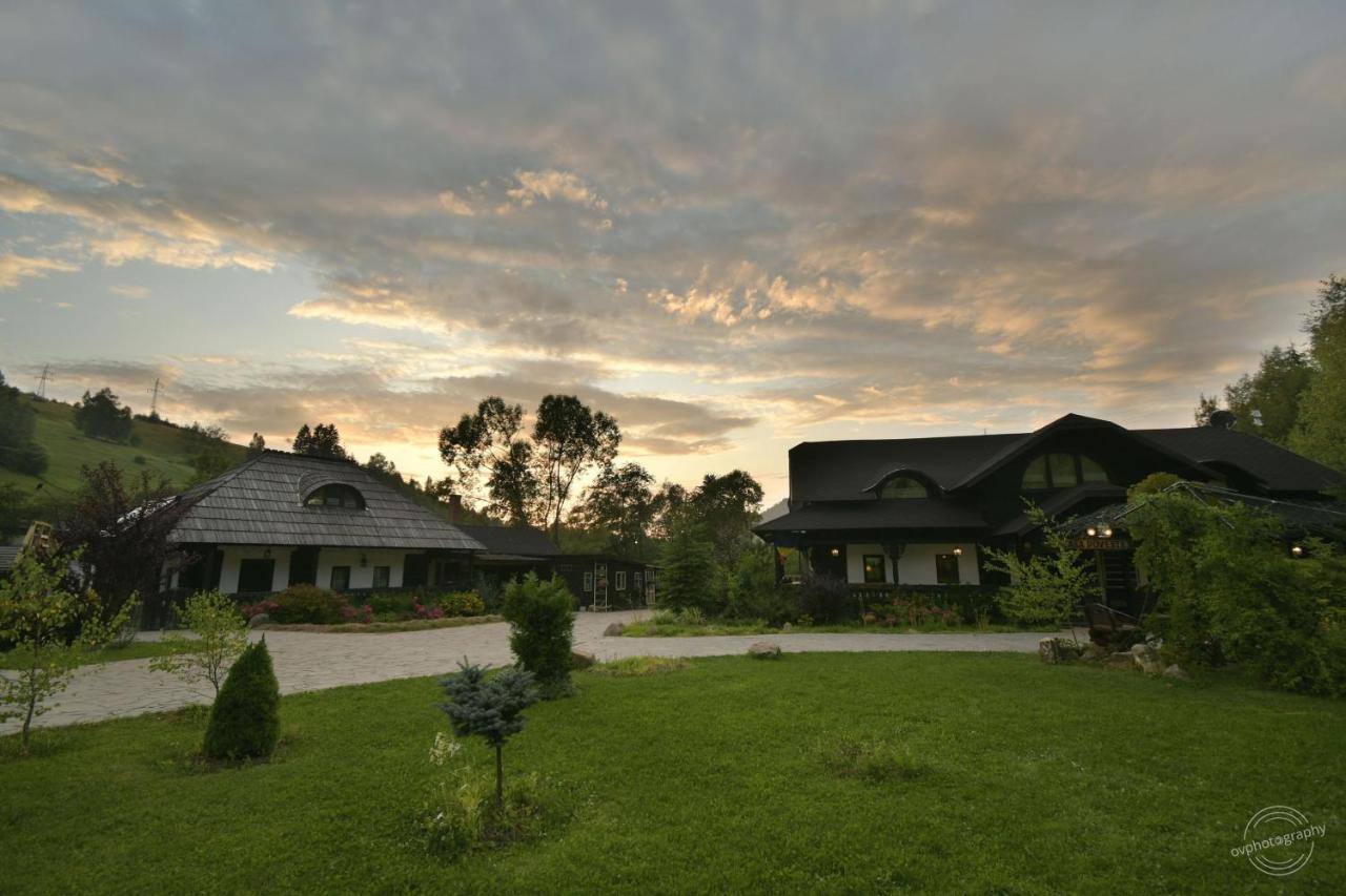 Casa Poveste Pensiunea-Muzeu Кимпулунг-Молдовенеск Екстер'єр фото