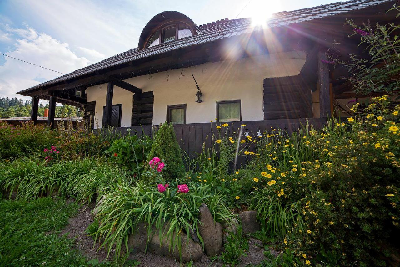 Casa Poveste Pensiunea-Muzeu Кимпулунг-Молдовенеск Екстер'єр фото