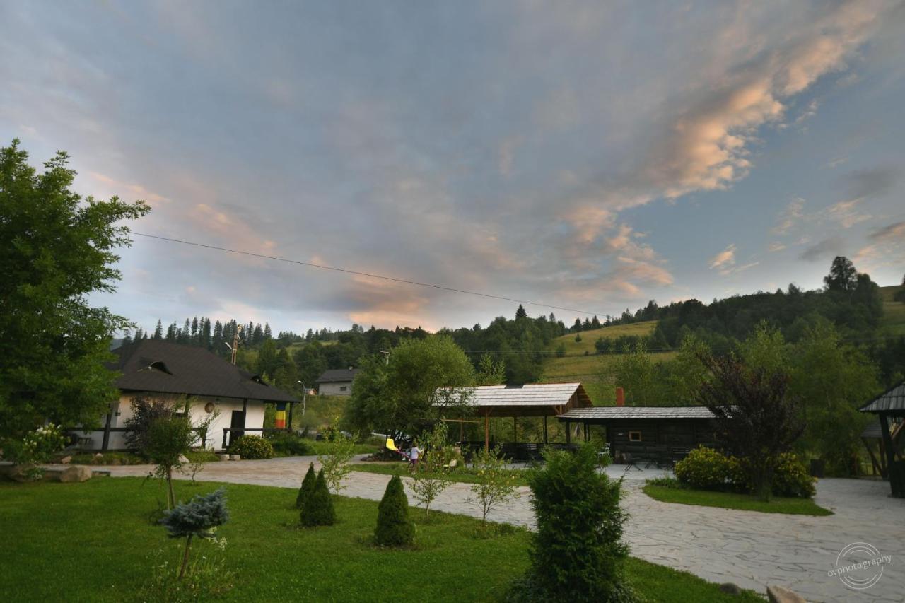 Casa Poveste Pensiunea-Muzeu Кимпулунг-Молдовенеск Екстер'єр фото