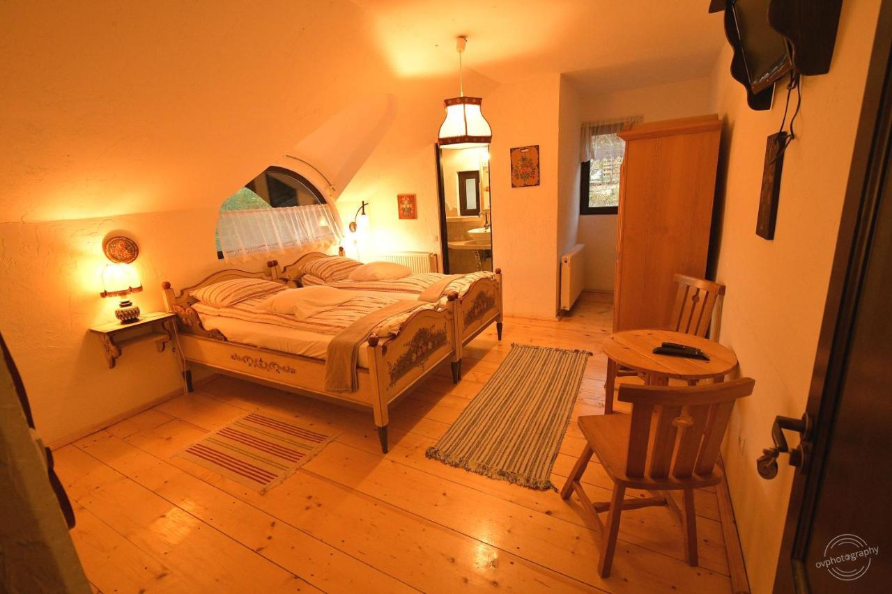 Casa Poveste Pensiunea-Muzeu Кимпулунг-Молдовенеск Екстер'єр фото